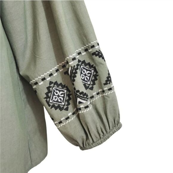 NEW Time & Tru Embroidered Bohemian Top in Bay Leaf/Soft Olive Green Size Small - Picture 6 of 11